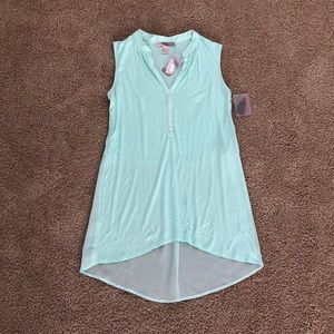 NWT Forever21 Sleeveless High-Low Buttoned Top